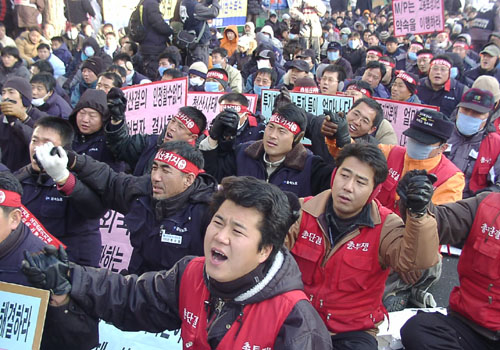 민주노총, 2005년 마지막 결의대회 국회 앞에서 개최